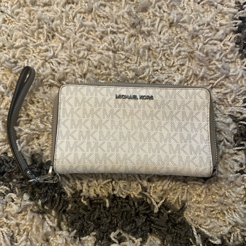 MK iPhone wallet
